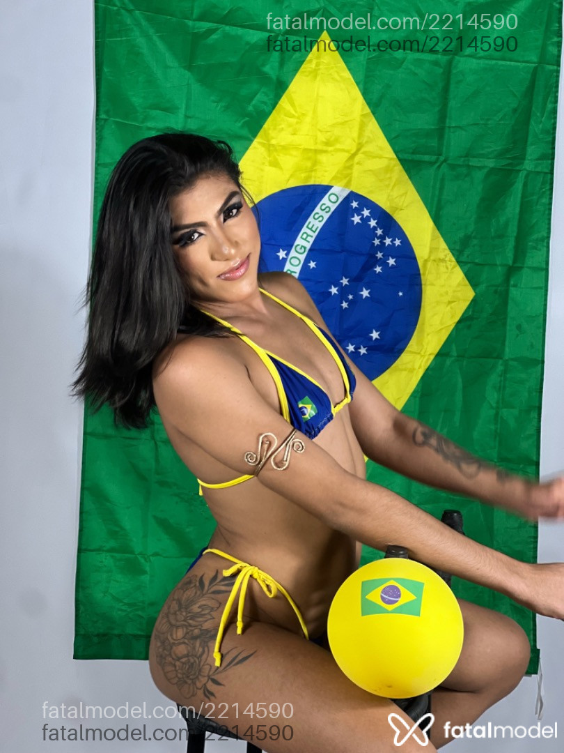 Acompanhante mulher trans morena (o) de olhos mel - Emilly