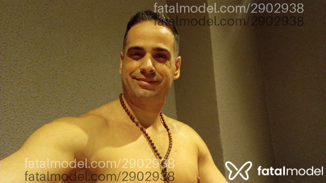 Acompanhante homem com cabelo castanho de olhos castanhos em Virtual - Goldenlover