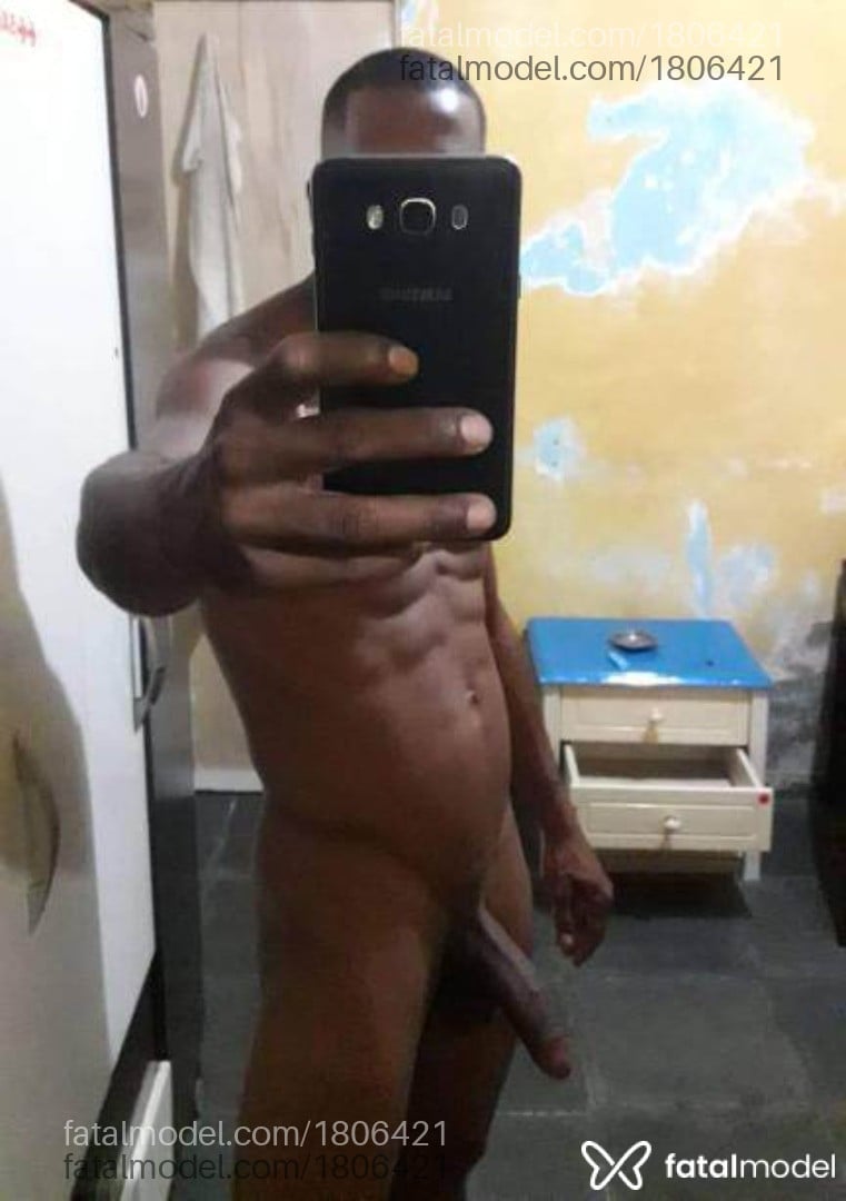 Acompanhante homem com cabelo castanho de olhos pretos - Rafael Ravok