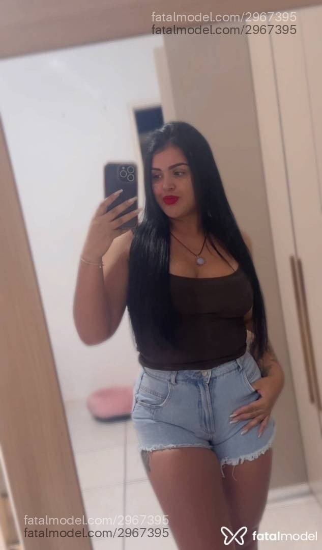 Acompanhante mulher morena (o) de olhos mel - Carolina