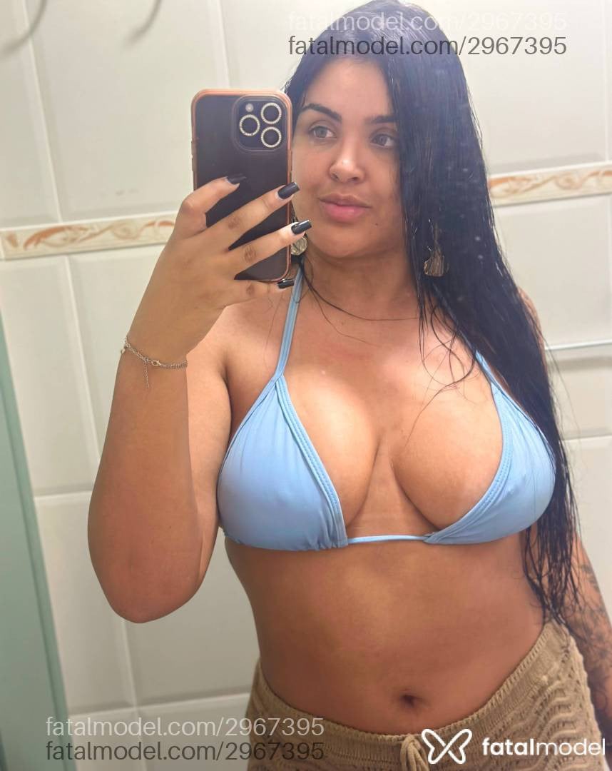 Acompanhante mulher morena (o) de olhos mel - Carolina