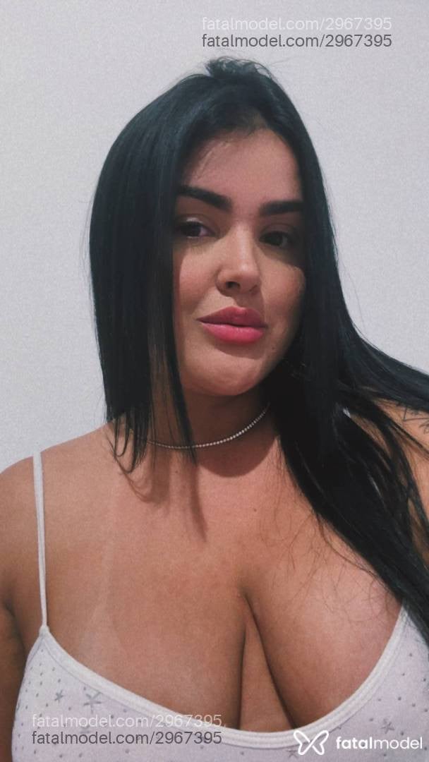 Acompanhante mulher morena (o) de olhos mel - Carolina