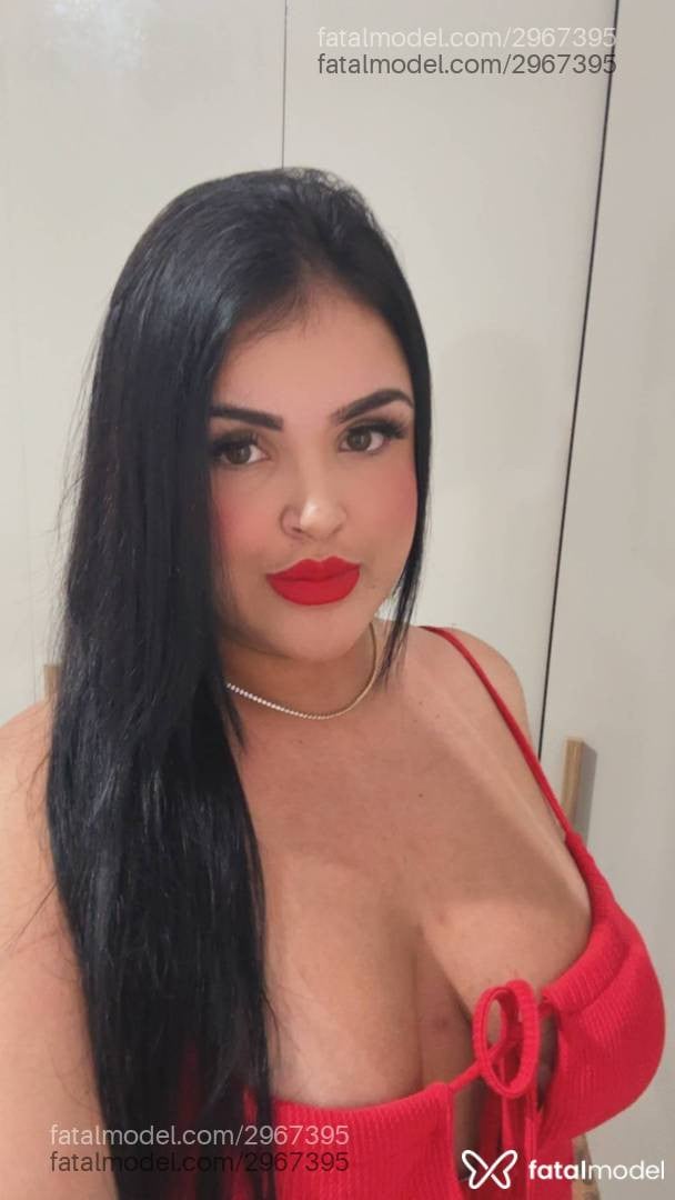 Acompanhante mulher morena (o) de olhos mel - Carolina
