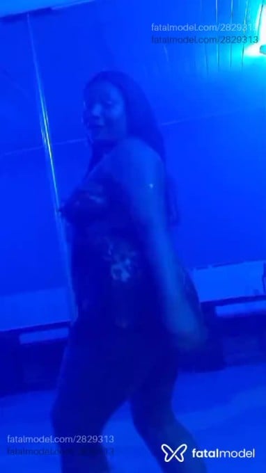 Acompanhante mulher morena (o) de olhos pretos em Navegantes - Bombomzinho