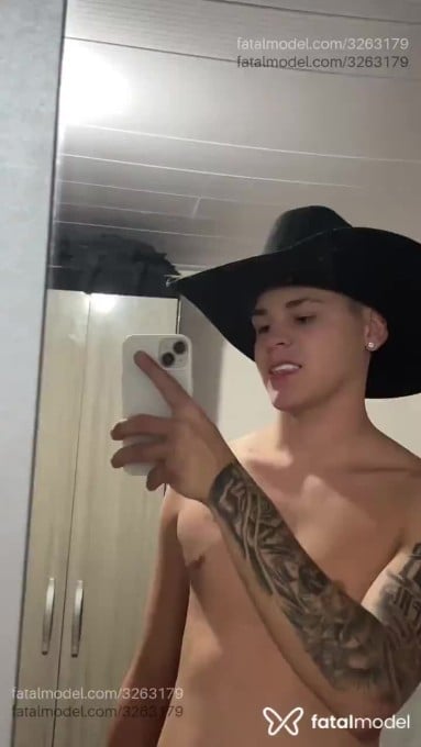 Acompanhante homem com cabelo castanho de olhos mel - Padilha Acompanhante homem com cabelo castanho de olhos mel - Padilha
