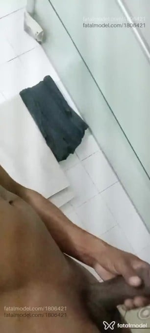 Acompanhante homem com cabelo castanho de olhos pretos - Rafael Ravok