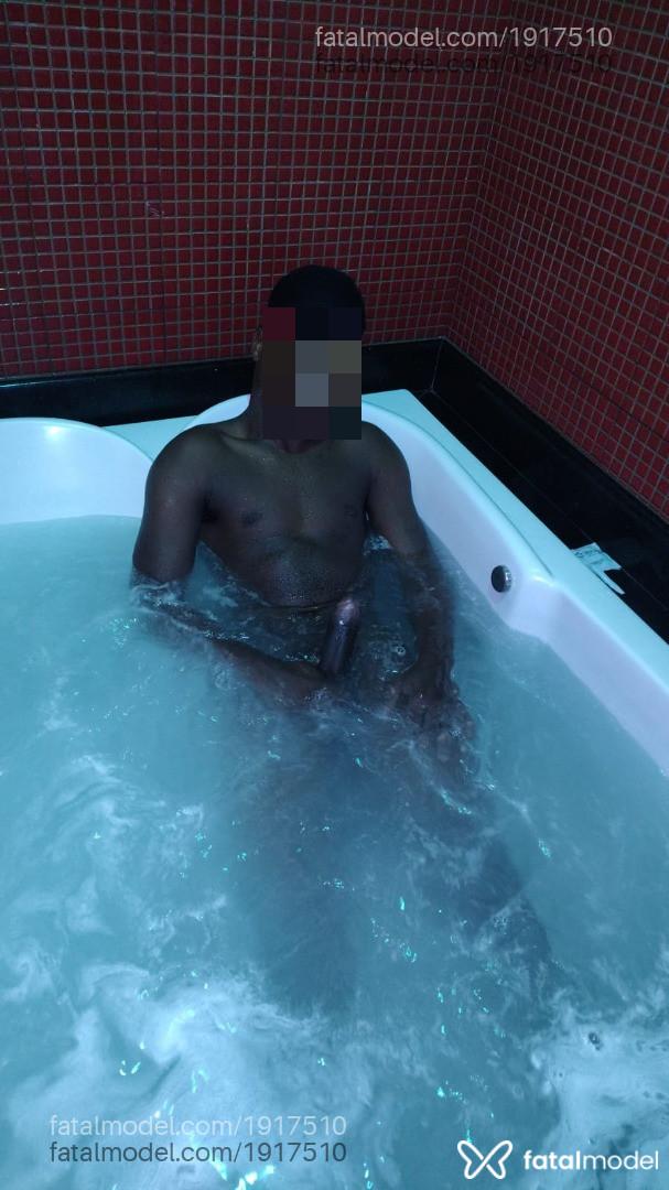 Acompanhante homem com cabelo grisalho de olhos castanhos em São José - Mucilon