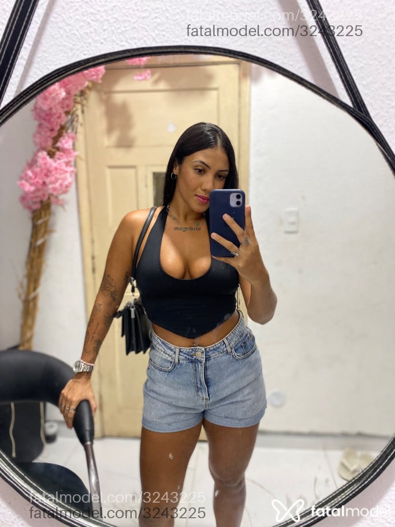 Acompanhante mulher morena (o) de olhos castanhos em Rio de Janeiro Acompanhante mulher morena (o) de olhos castanhos em Rio de Janeiro - Ágatha