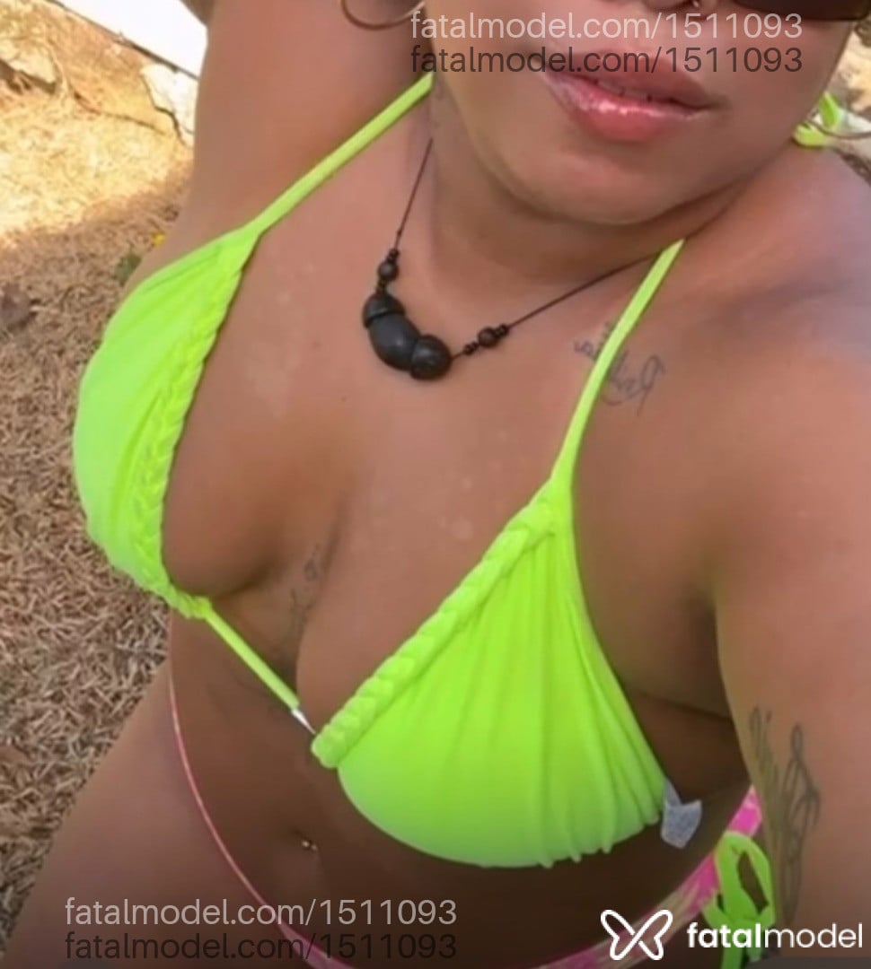 Acompanhante mulher loira (o) de olhos castanhos - Lorena