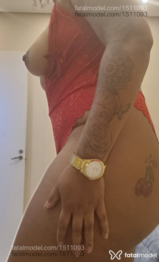 Acompanhante mulher loira (o) de olhos castanhos - Lorena