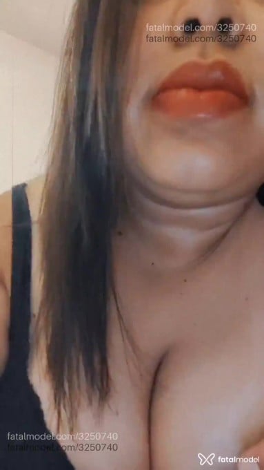 Acompanhante mulher morena (o) de olhos castanhos - Carol Acompanhante mulher morena (o) de olhos castanhos - Carol
