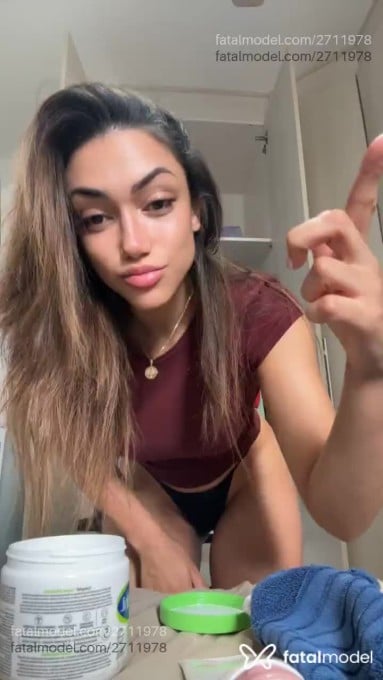 Acompanhante mulher morena (o) de olhos mel em São Paulo Acompanhante mulher morena (o) de olhos mel em São Paulo - Valentina