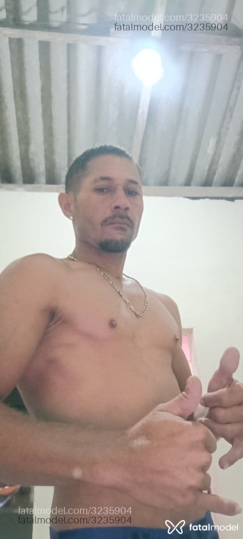 Acompanhante homem com cabelo castanho de olhos castanhos em Barra Mansa - Lindin