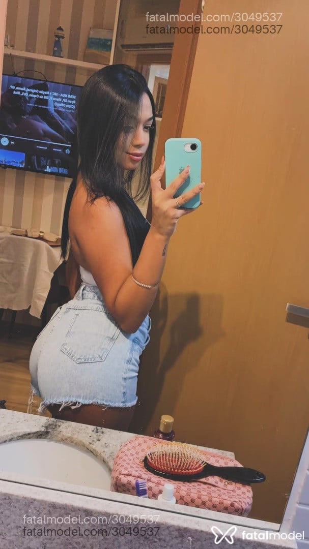 Acompanhante mulher morena (o) de olhos castanhos em Salvador Acompanhante mulher morena (o) de olhos castanhos em Salvador - Thayna Rodrigues