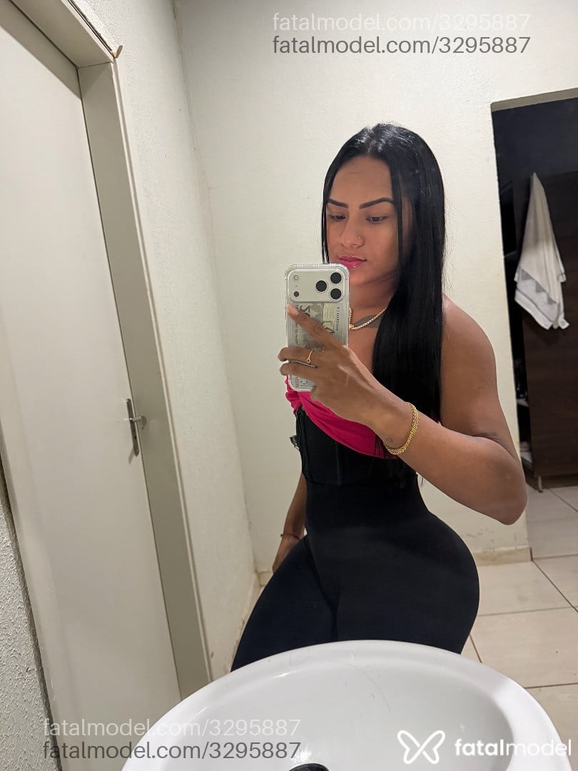 Acompanhante mulher morena (o) de olhos mel - Thayná Souza Acompanhante mulher morena (o) de olhos mel - Thayná Souza