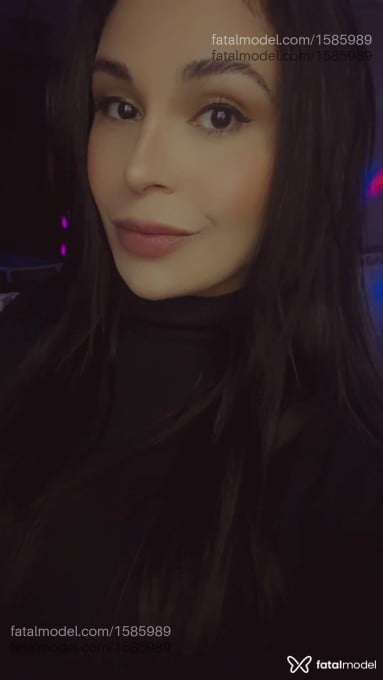 Acompanhante mulher morena (o) de olhos pretos - Julia