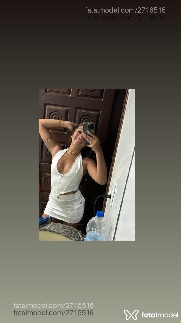 Acompanhante mulher com cabelo castanho de olhos mel - Laraa