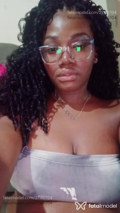 Acompanhante mulher morena (o) de olhos castanhos em Virtual - Uvinha