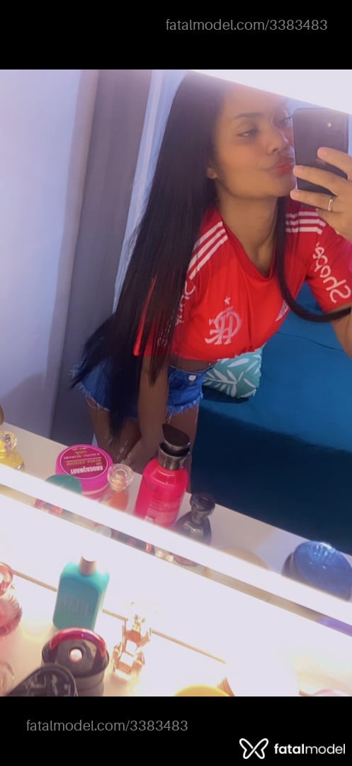 Acompanhante mulher morena (o) de olhos verdes - Letícia