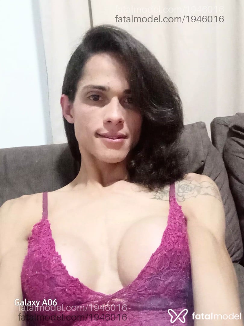 Acompanhante mulher trans com cabelo castanho de olhos castanhos em Betim - Flávia TransBetim