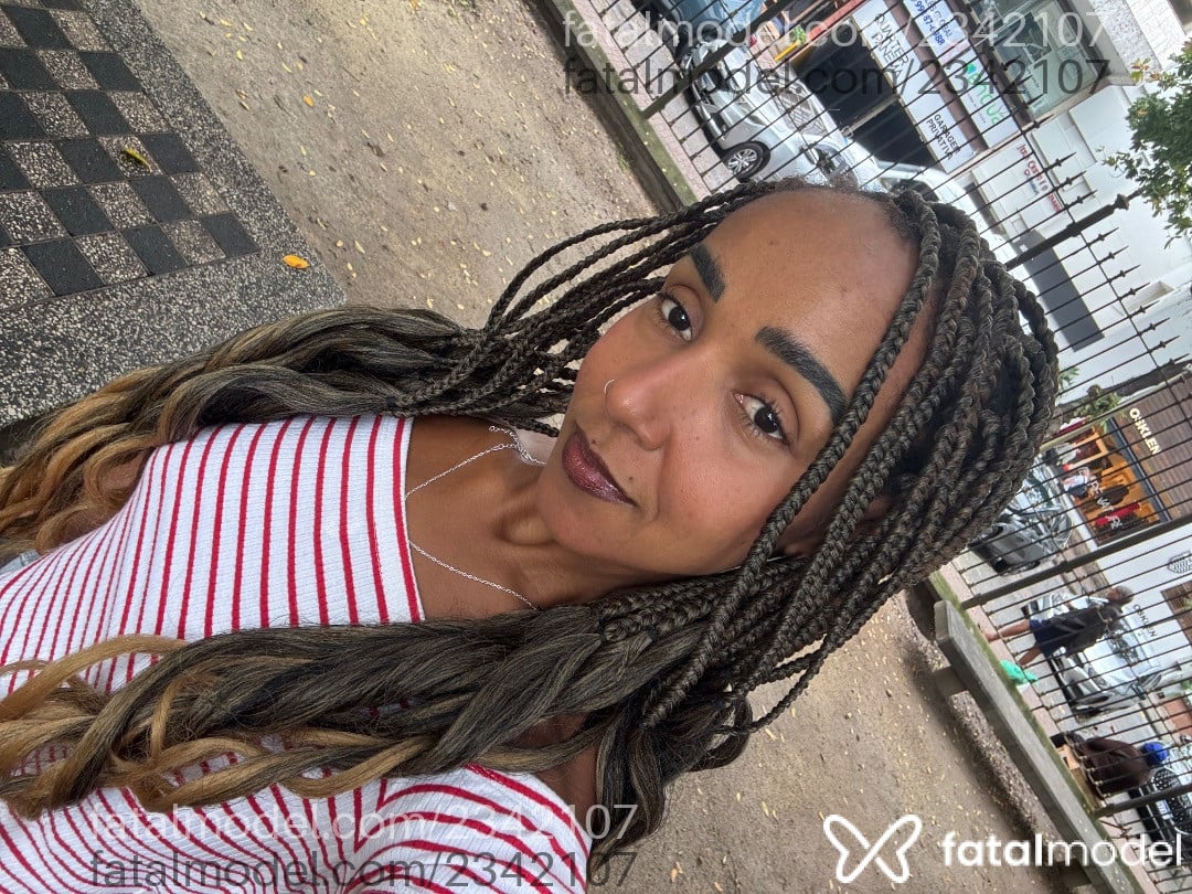 Acompanhante mulher morena (o) de olhos pretos - Eduarda Acompanhante mulher morena (o) de olhos pretos - Eduarda