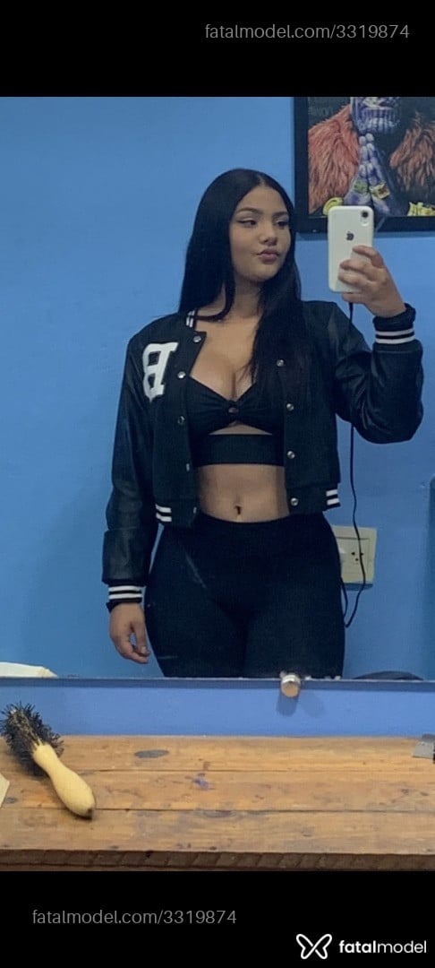 Acompanhante mulher com cabelo castanho de olhos castanhos - Lívia Araujo Acompanhante mulher com cabelo castanho de olhos castanhos - Lívia Araujo