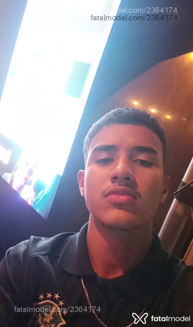 Acompanhante homem com cabelo castanho de olhos castanhos em Ubatuba - Liahm
