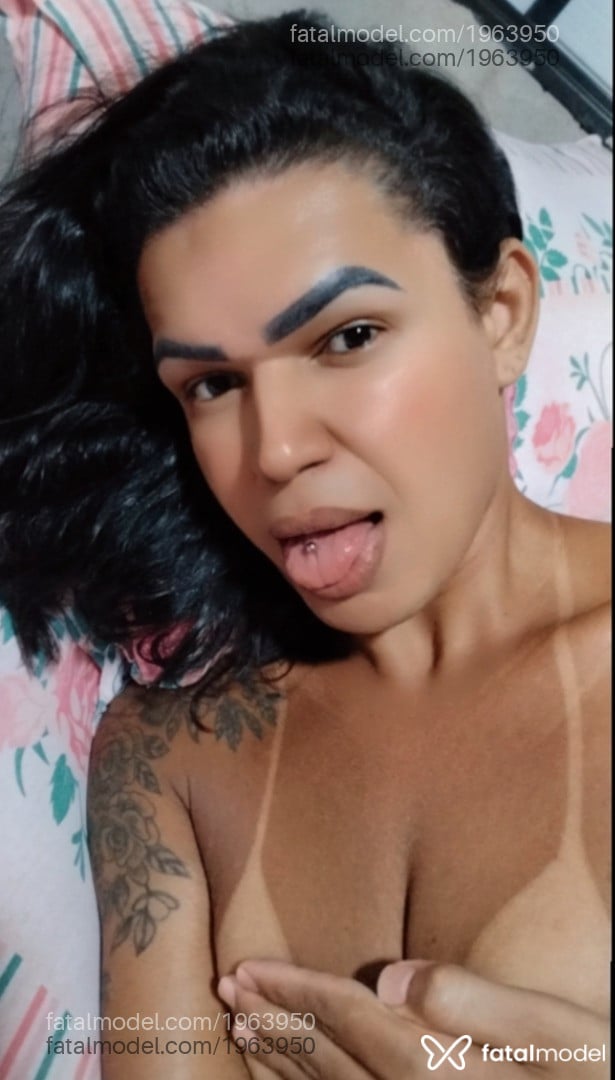 Acompanhante mulher trans com cabelo castanho de olhos castanhos em Ribeirão Cascalheira - Paola Suellen