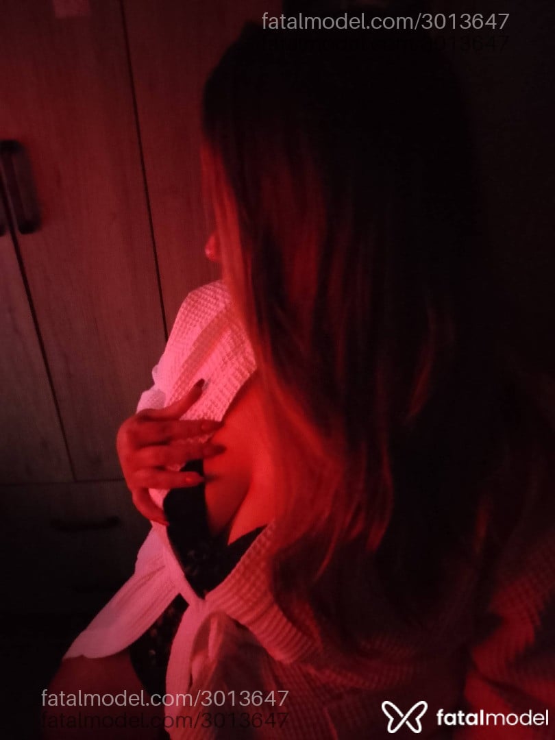 Acompanhante mulher loira (o) de olhos verdes em Pelotas - Carolcarinhosa