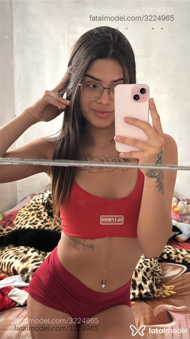 Acompanhante mulher trans morena (o) de olhos castanhos - Mandinha Acompanhante mulher trans morena (o) de olhos castanhos - Mandinha