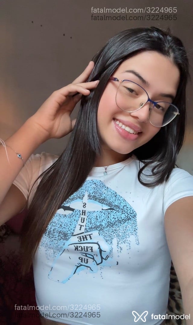 Acompanhante mulher trans morena (o) de olhos castanhos - Mandinha Acompanhante mulher trans morena (o) de olhos castanhos - Mandinha