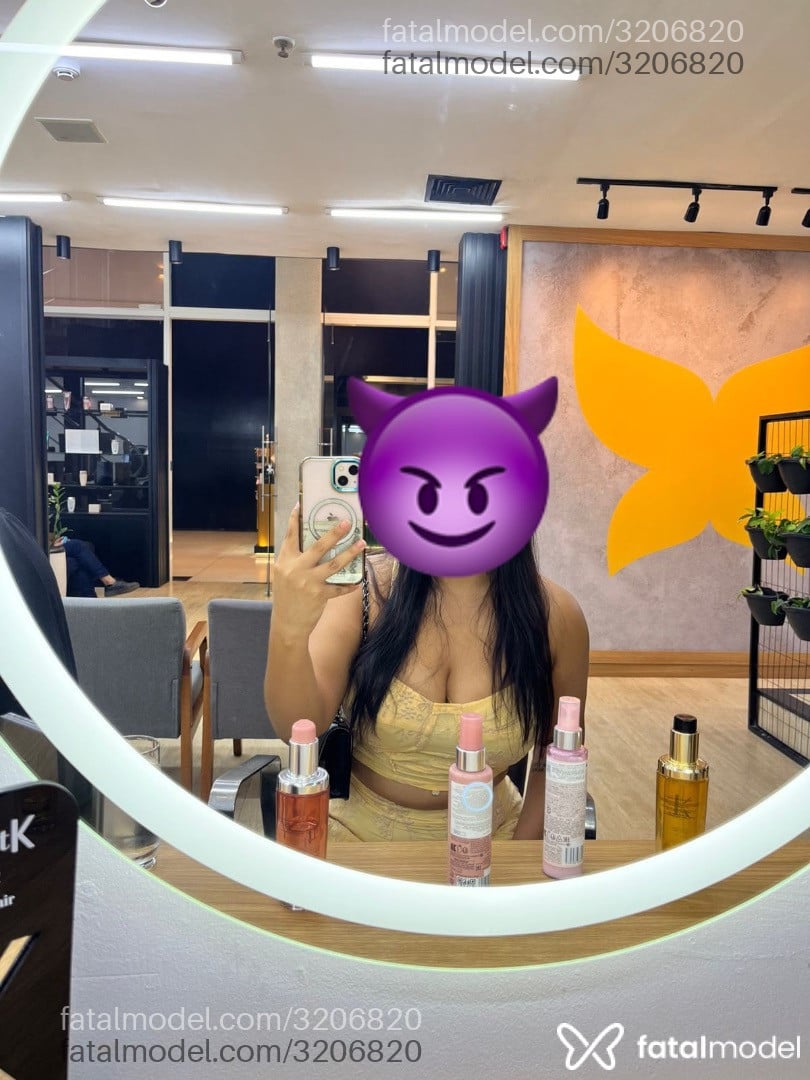 Acompanhante mulher morena (o) de olhos castanhos - Alice Vieira