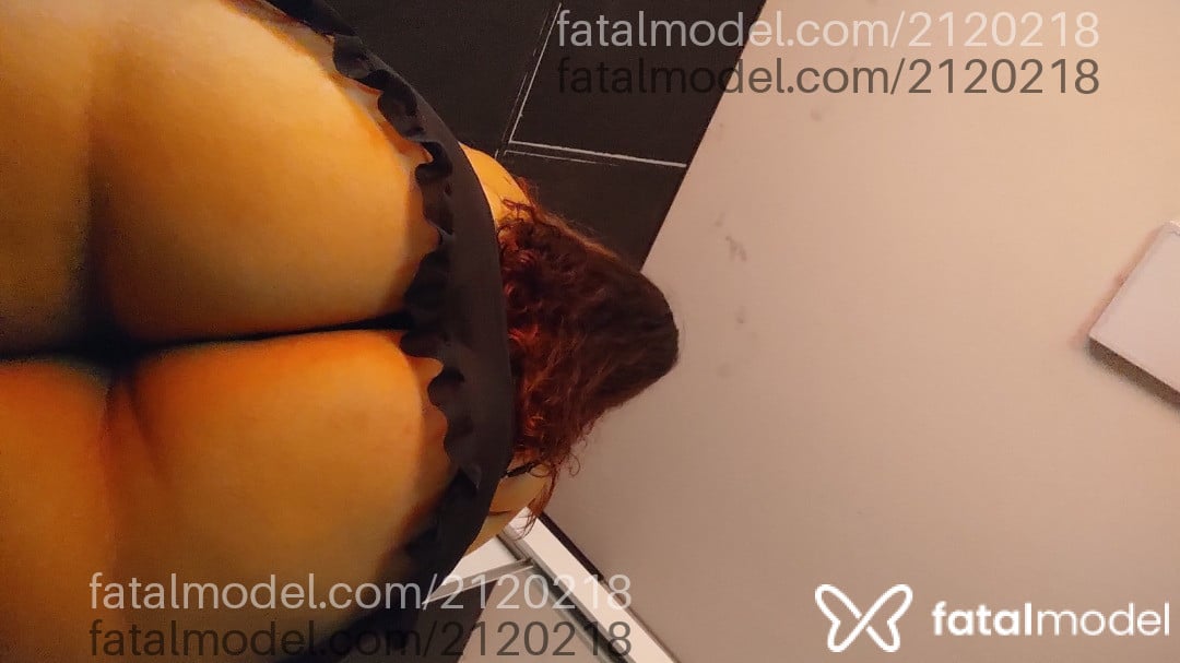 Acompanhante mulher com cabelo colorido de olhos pretos em Juiz de Fora Acompanhante mulher com cabelo colorido de olhos pretos em Juiz de Fora - Lua