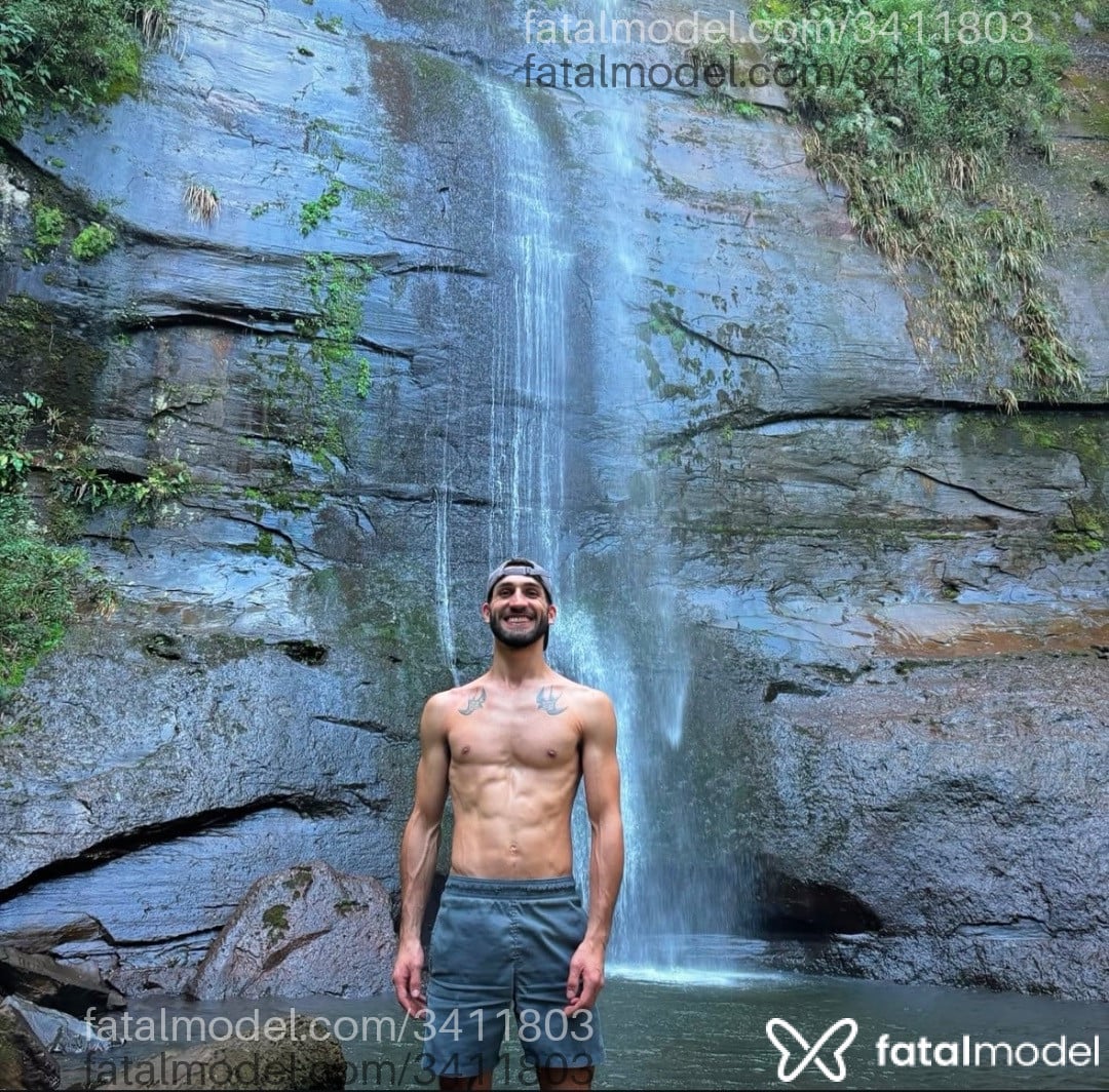 Acompanhante homem com cabelo castanho de olhos castanhos - Rafael Fuchyn
