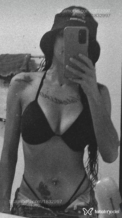 Acompanhante mulher com cabelo castanho de olhos castanhos em Porto Belo - Samantha Reis