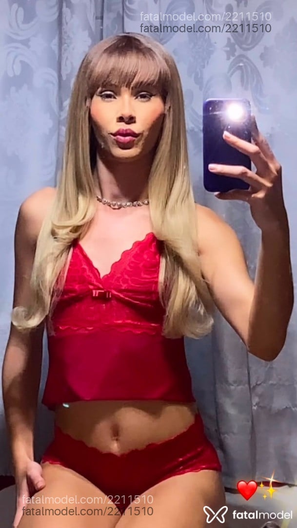 Acompanhante mulher trans com cabelo castanho de olhos castanhos em Ribeirão Preto - Sabrina Sabino