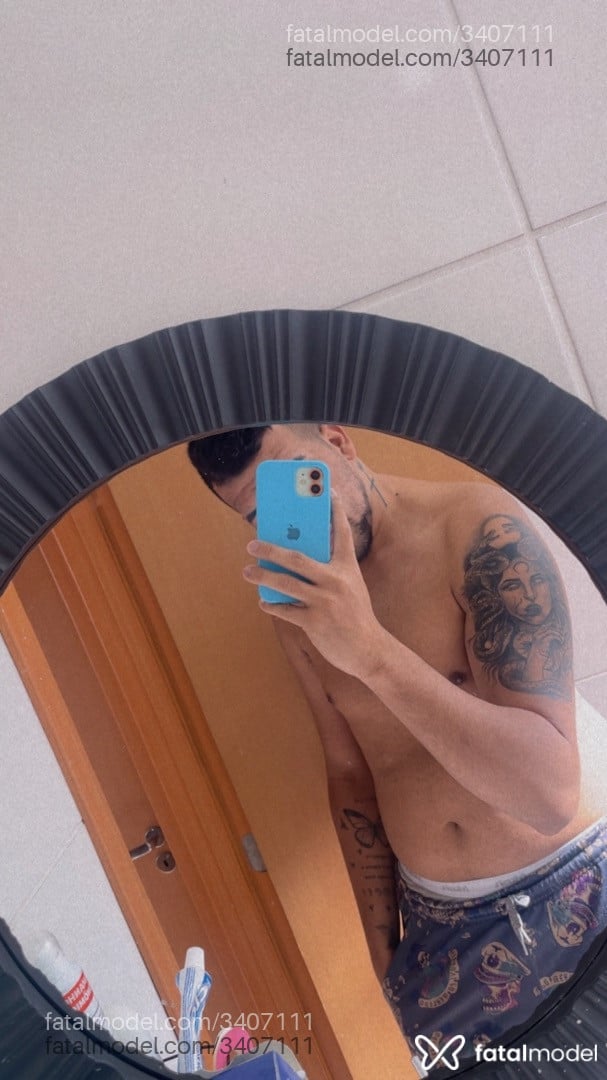 Acompanhante homem morena (o) de olhos castanhos em Joinville Acompanhante homem morena (o) de olhos castanhos em Joinville - Wendel