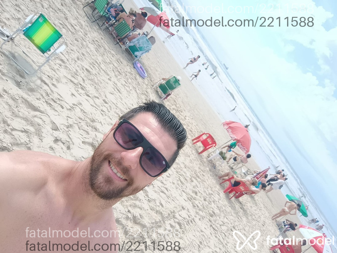 Acompanhante homem com cabelo castanho de olhos castanhos - Rafael Acompanhante homem com cabelo castanho de olhos castanhos - Rafael