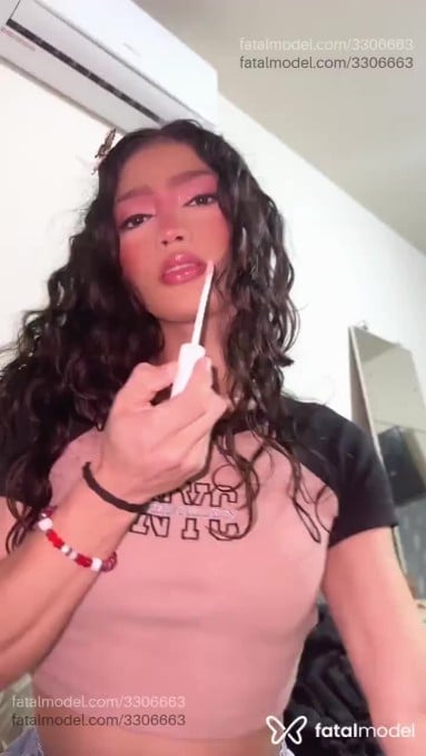 Acompanhante mulher trans com cabelo castanho de olhos castanhos em Brusque Acompanhante mulher trans com cabelo castanho de olhos castanhos em Brusque - Pipoquete