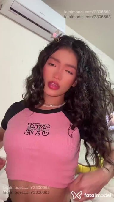 Acompanhante mulher trans com cabelo castanho de olhos castanhos em Brusque Acompanhante mulher trans com cabelo castanho de olhos castanhos em Brusque - Pipoquete