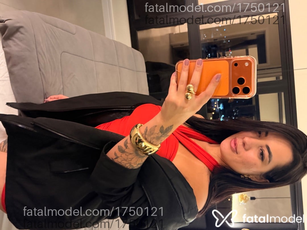 Acompanhante mulher morena (o) de olhos castanhos - Júlia Ferreira Acompanhante mulher morena (o) de olhos castanhos - Júlia Ferreira