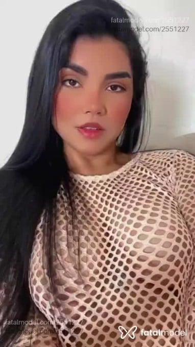 Acompanhante mulher morena (o) de olhos pretos - Lya Koppas