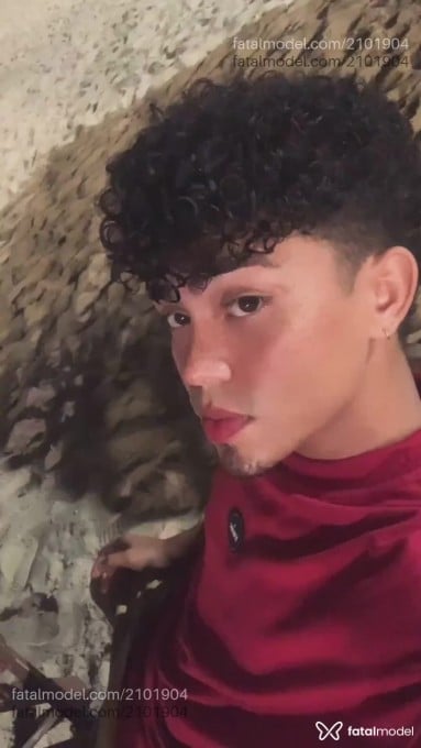 Acompanhante homem com cabelo castanho de olhos pretos - Jhunpa