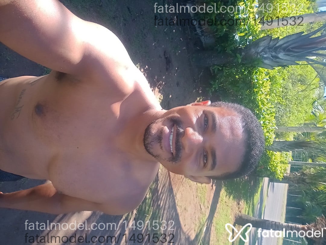 Acompanhante homem morena (o) de olhos castanhos em Camaçari Acompanhante homem morena (o) de olhos castanhos em Camaçari - Hugostoso