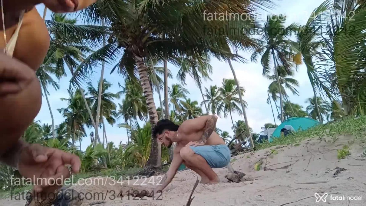 Acompanhante homem com cabelo castanho de olhos castanhos em Virtual Acompanhante homem com cabelo castanho de olhos castanhos em Virtual - Mullet