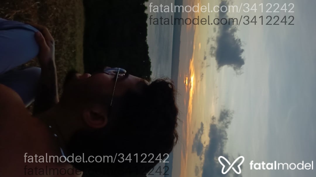 Acompanhante homem com cabelo castanho de olhos castanhos em Virtual Acompanhante homem com cabelo castanho de olhos castanhos em Virtual - Mullet
