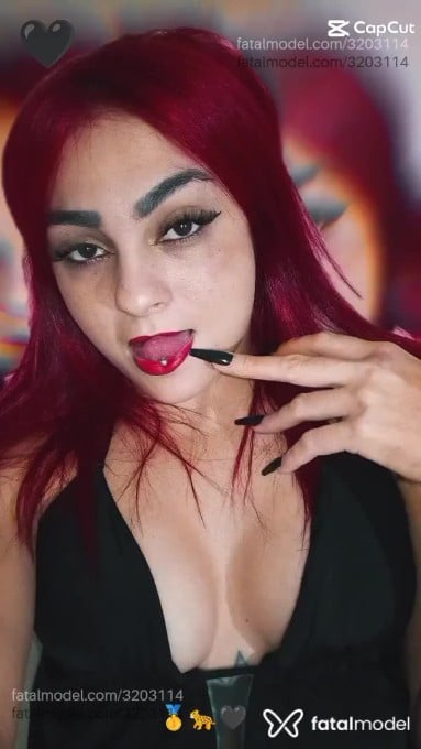 Acompanhante mulher ruiva (o) de olhos castanhos - Yasmin