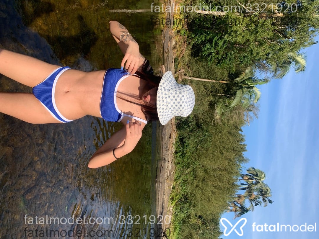 Acompanhante mulher com cabelo castanho de olhos castanhos em Curitiba Acompanhante mulher com cabelo castanho de olhos castanhos em Curitiba - Camila Albuquerque