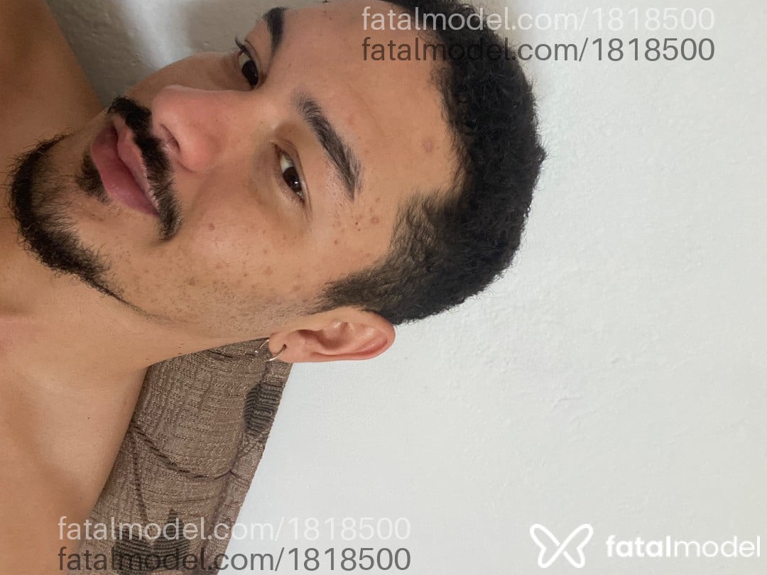 Acompanhante homem morena (o) de olhos pretos em Florianópolis Acompanhante homem morena (o) de olhos pretos em Florianópolis - Bryan Castro