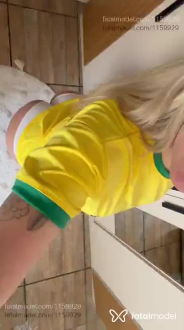 Acompanhante mulher loira (o) de olhos azuis em Capão da Canoa - Helen Bonett